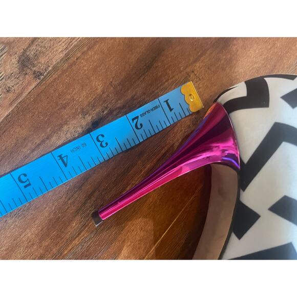 GIUSEPPE ZANOTTI Fulminato Printed Peep Toe Pumps 37 7 White Black - Picture 7 of 7